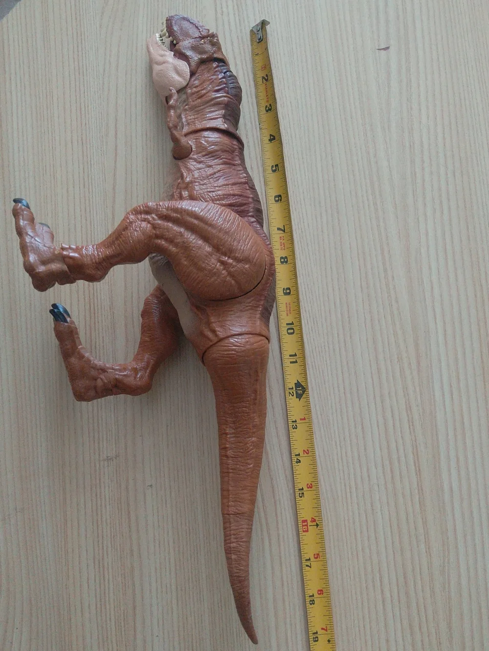 Jurassic World Legacy Collection Extreme Chomping Tyrannosaurus Rex Figure